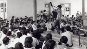 Hình 1: Phong trào Du Ca Việt Nam 1960 với sự tham gia của nhạc sĩ Nguyễn Đức Quang