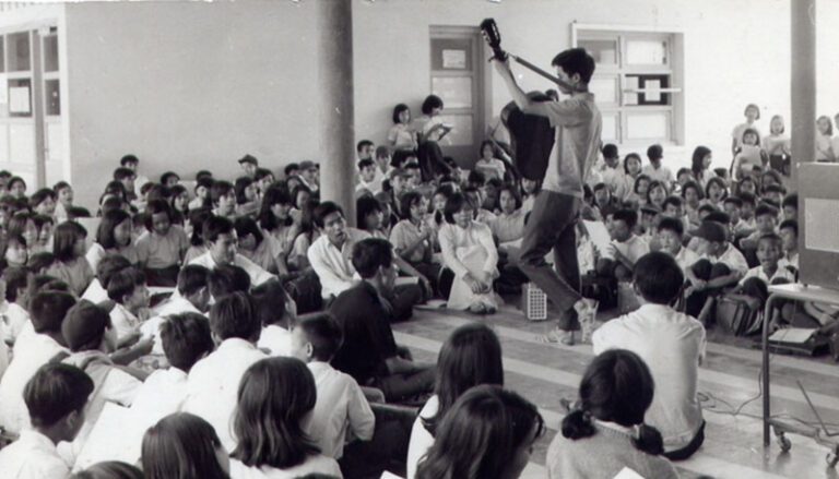 Hình 1: Phong trào Du Ca Việt Nam 1960 với sự tham gia của nhạc sĩ Nguyễn Đức Quang